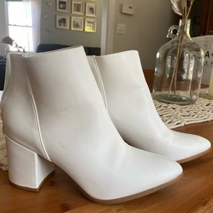 White faux leather Pointed Toe Ankle Boots/Booties Shein